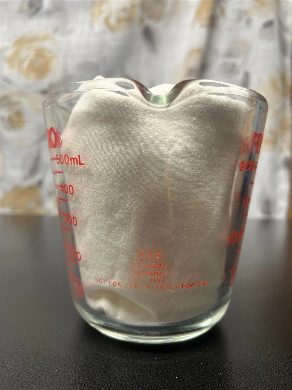Vintage 1980 PYREX 2- Cup Borosilicate Glass Measuring Cup 516